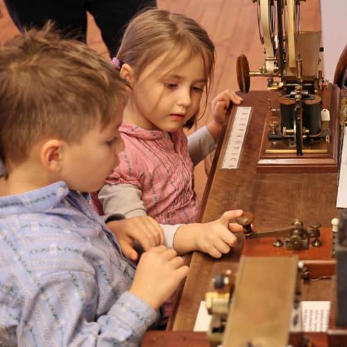 Ateliers, stages, animations : comment les musées font venir les jeunes by Unknown