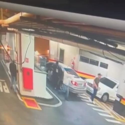 Bandidos invadem hotel e roubam carros de luxo na Zona Sul de São Paulo by Unknown