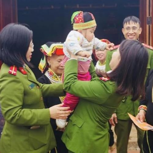 Phụ nữ Công an Lạng Sơn: Lan tỏa hình ảnh chiến sĩ công an gần gũi, thân thiện by Unknown