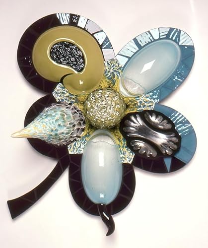 Susan Stinsmuehlen-Amend: Stretching Concepts and Pushing Processes of Traditional Glass by Unknown