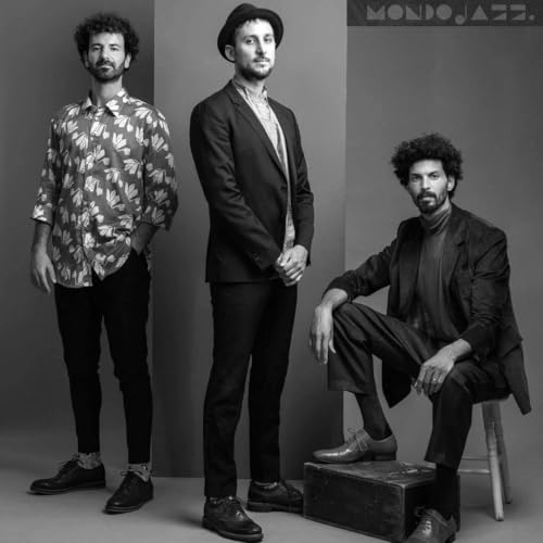 Shalosh, Triple Blind, Shake Stew, Steve Khan, Miroslav Vitous, Jack DeJohnette [Mondo Jazz 363-3] by Unknown